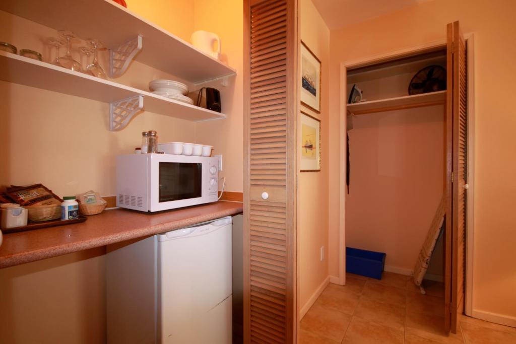 ויקטוריה Spinnakers Gastro Brewpub & Guesthouses חדר תמונה