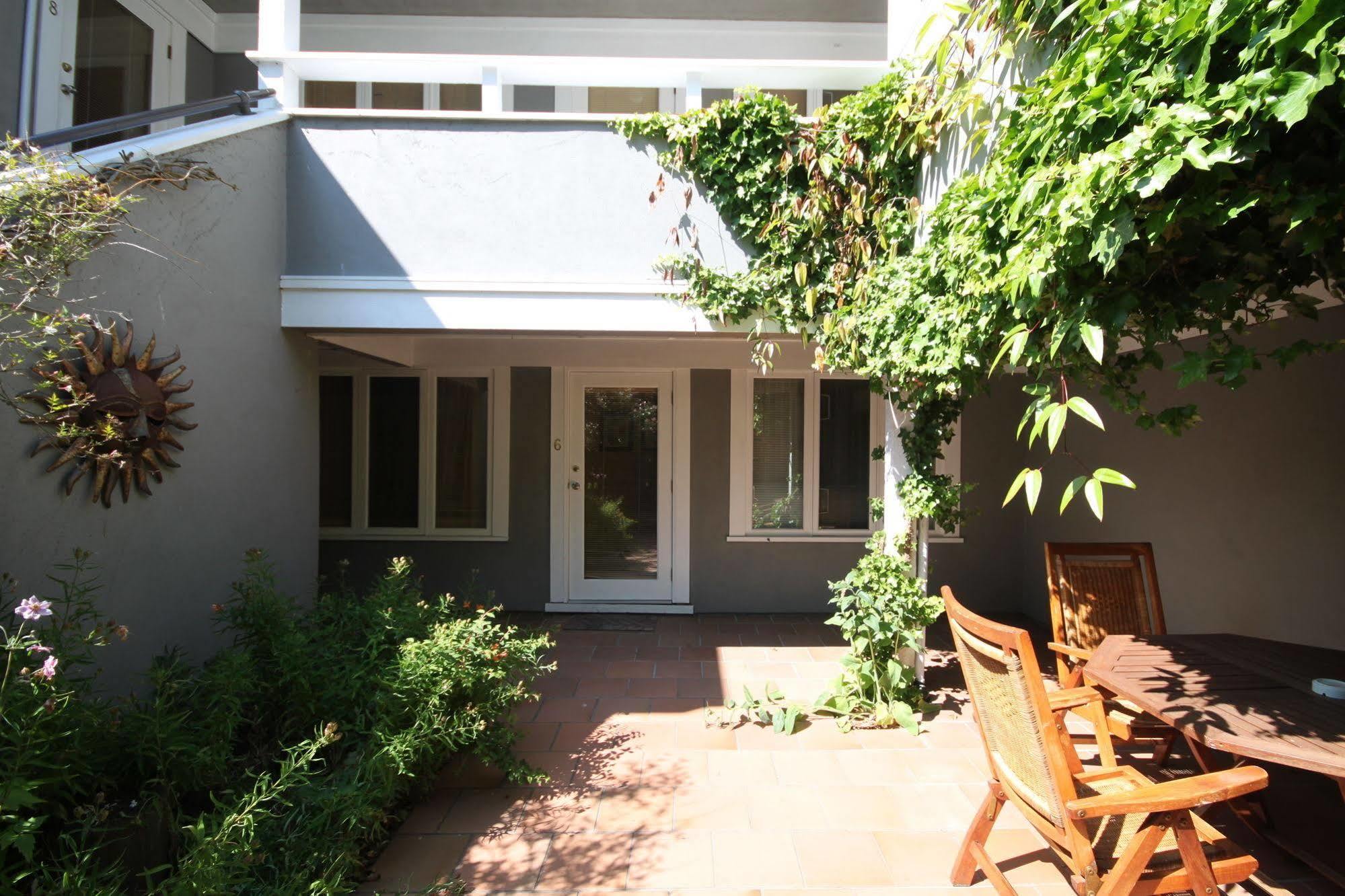 ויקטוריה Spinnakers Gastro Brewpub & Guesthouses מראה חיצוני תמונה